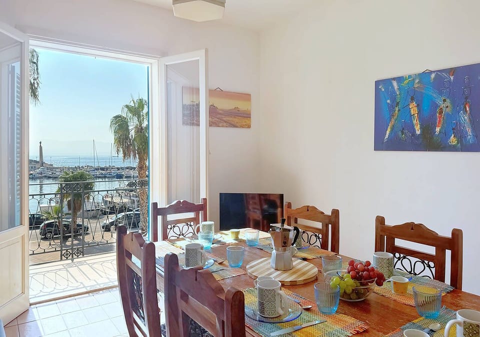 Apartment, Balcony, Sea View | Dining room