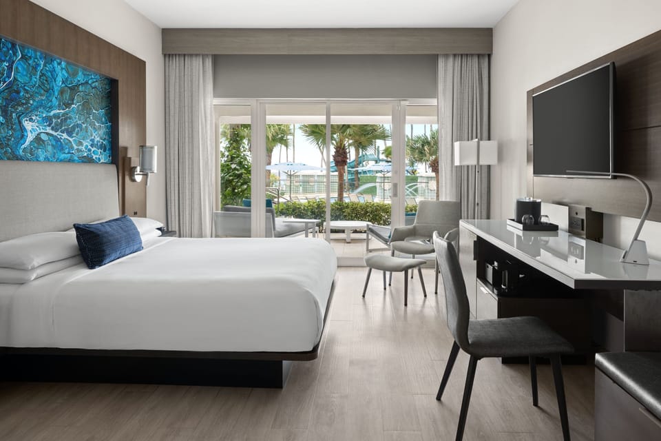 Premium bedding, in-room safe, desk, blackout drapes