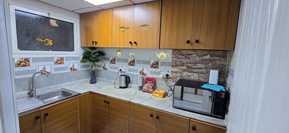 Standard Shared Dormitory, Mixed Dorm, Non Smoking | Private kitchen | Full-size fridge, microwave, electric kettle, spices