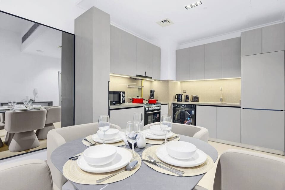 Dining Room: Enjoy meals with a view in this stylish space, perfect for gatherings and relaxation!