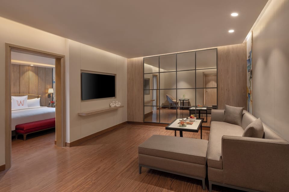 Suite, 1 Queen Bed | Premium bedding, in-room safe, individually furnished, desk