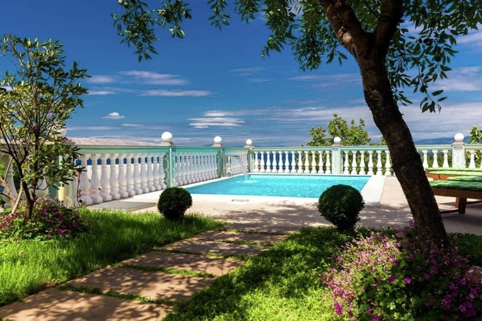 Holiday Home Swimming Pool