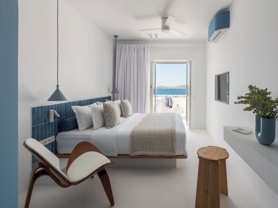 Deluxe Double with Outdoor Hot tub and Panoramic Sea View | Soundproofing, free cribs/infant beds, free WiFi, bed sheets