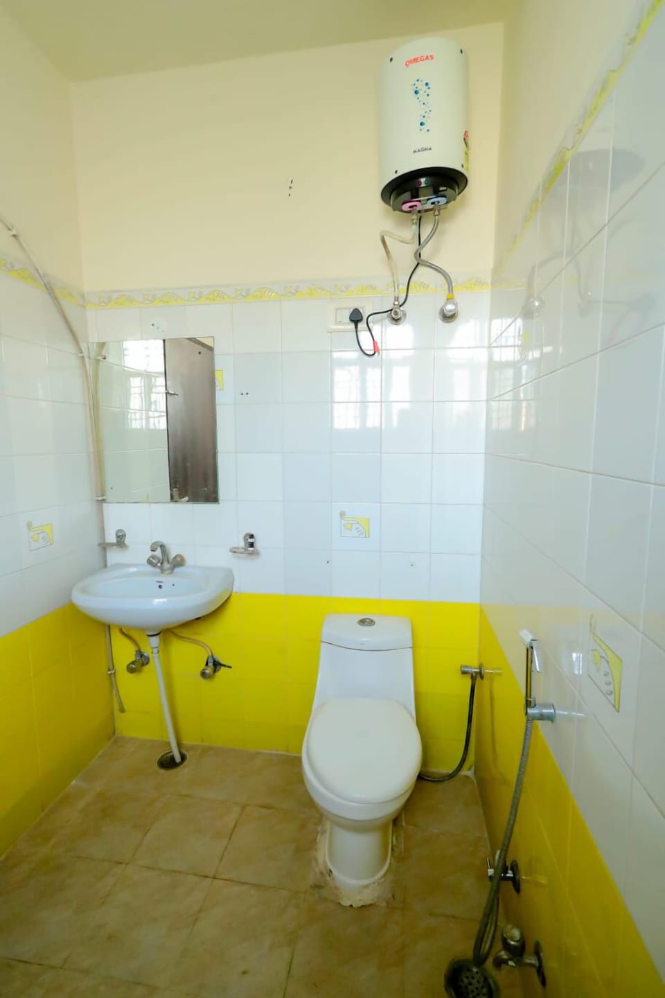 Basic Room | Bathroom | Shower, free toiletries, towels, soap