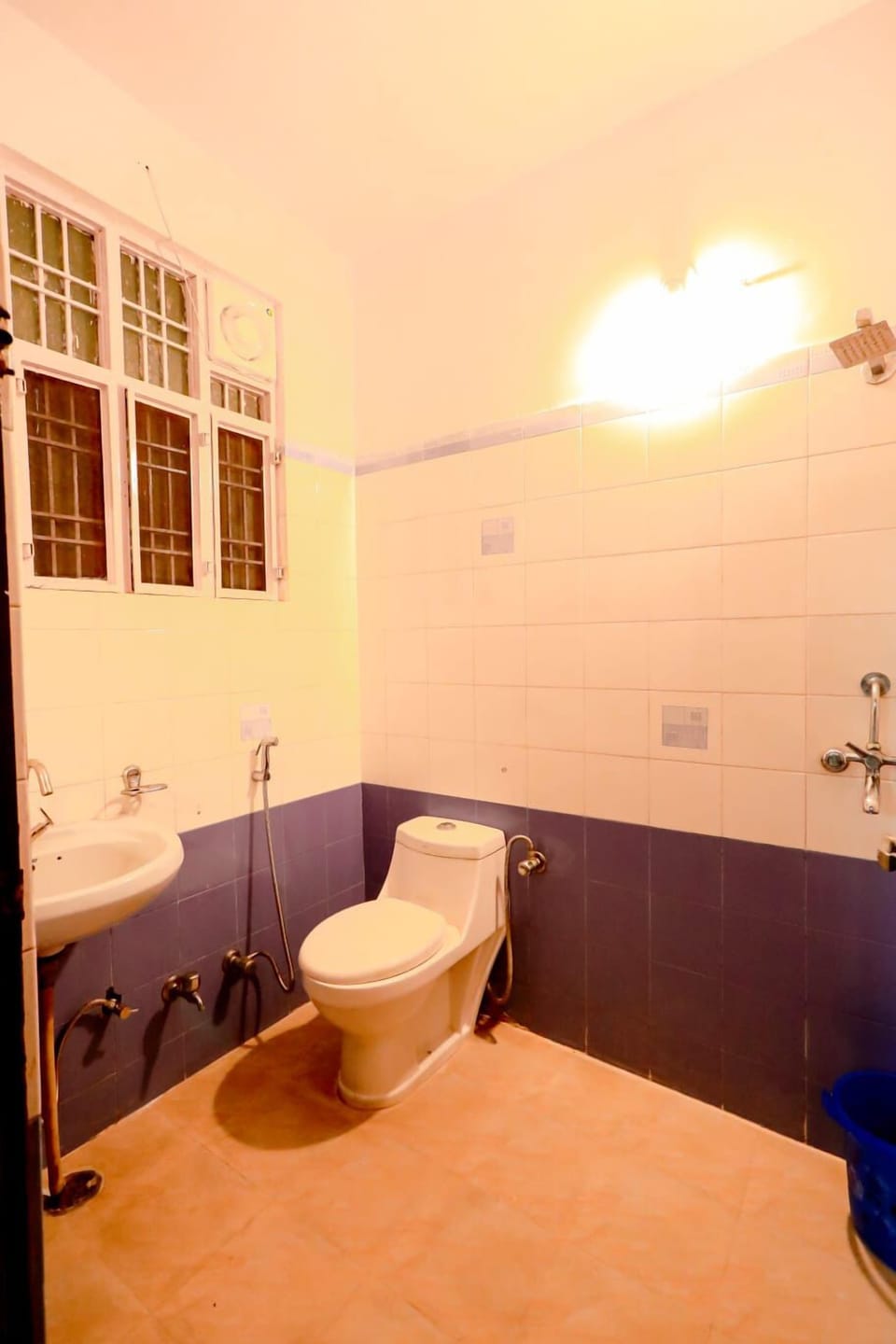 Basic Room | Bathroom | Shower, free toiletries, towels, soap
