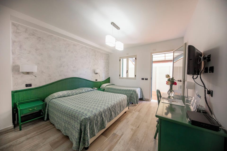 Comfort Triple Room, Patio | Minibar, in-room safe, desk, cribs/infant beds