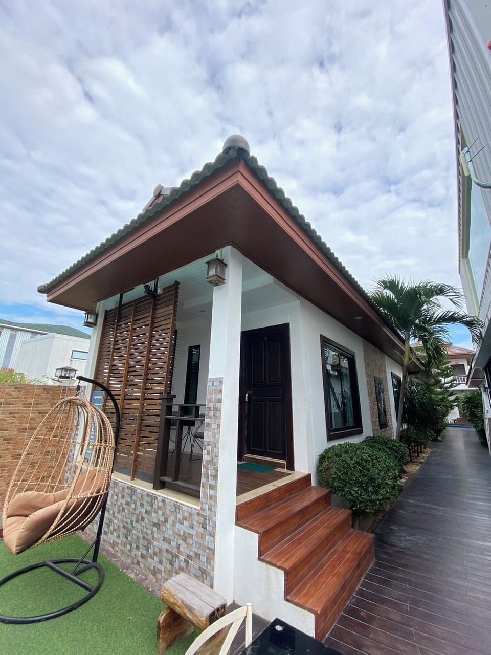 Standard Bungalow, Garden View | Living area