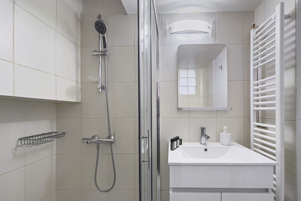 Luxury Studio, City View | Bathroom