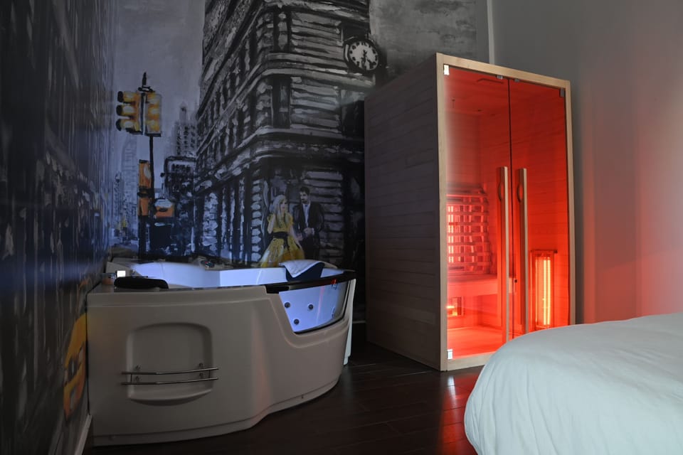 Studio Suite, Balcony, Pool View | Premium bedding, pillowtop beds, minibar, desk