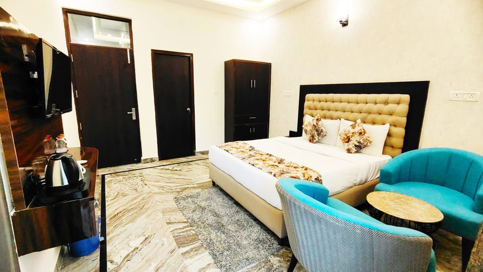 Deluxe Double Room | Desk, laptop workspace, free WiFi, bed sheets