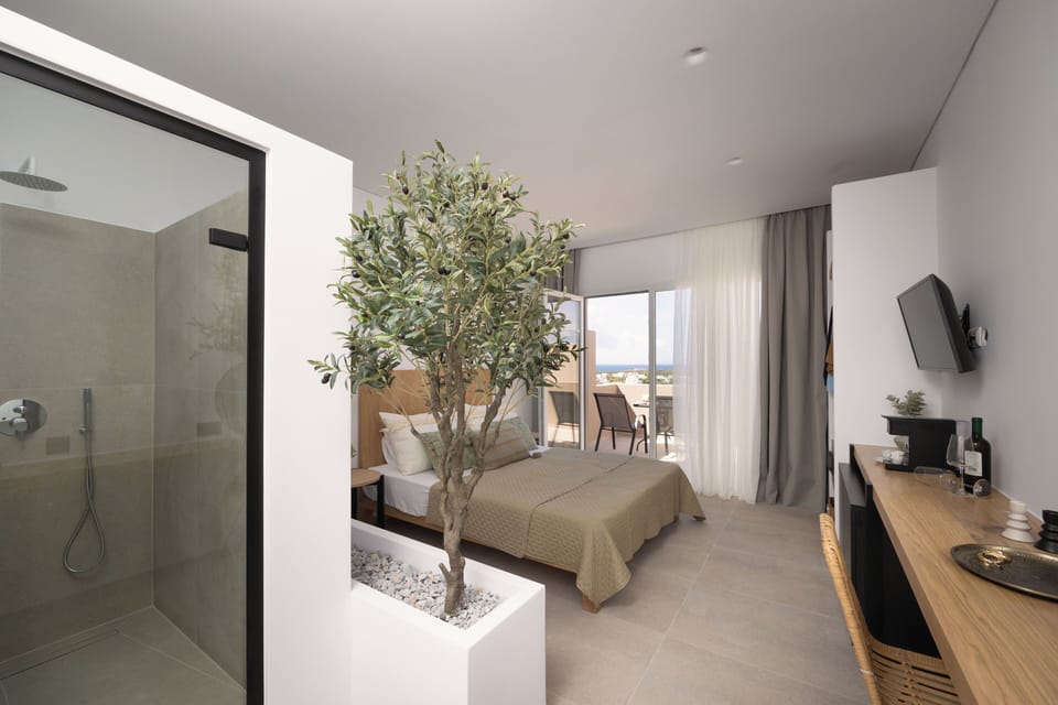 Deluxe Suite, Balcony, Sea View | 1 bedroom, in-room safe, individually decorated, individually furnished