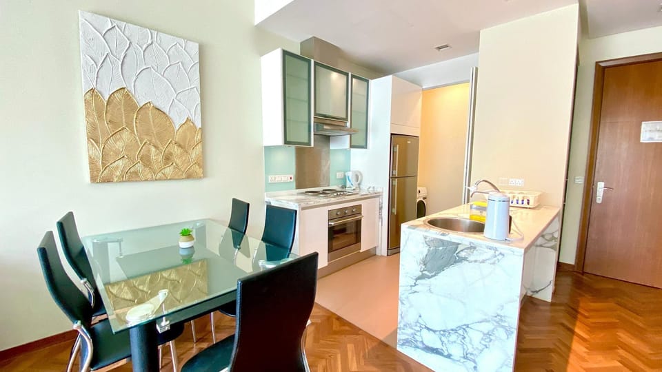 Deluxe Apartment, 1 Bedroom, Pool View | In-room dining