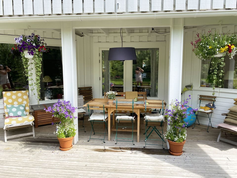 Outdoor dining