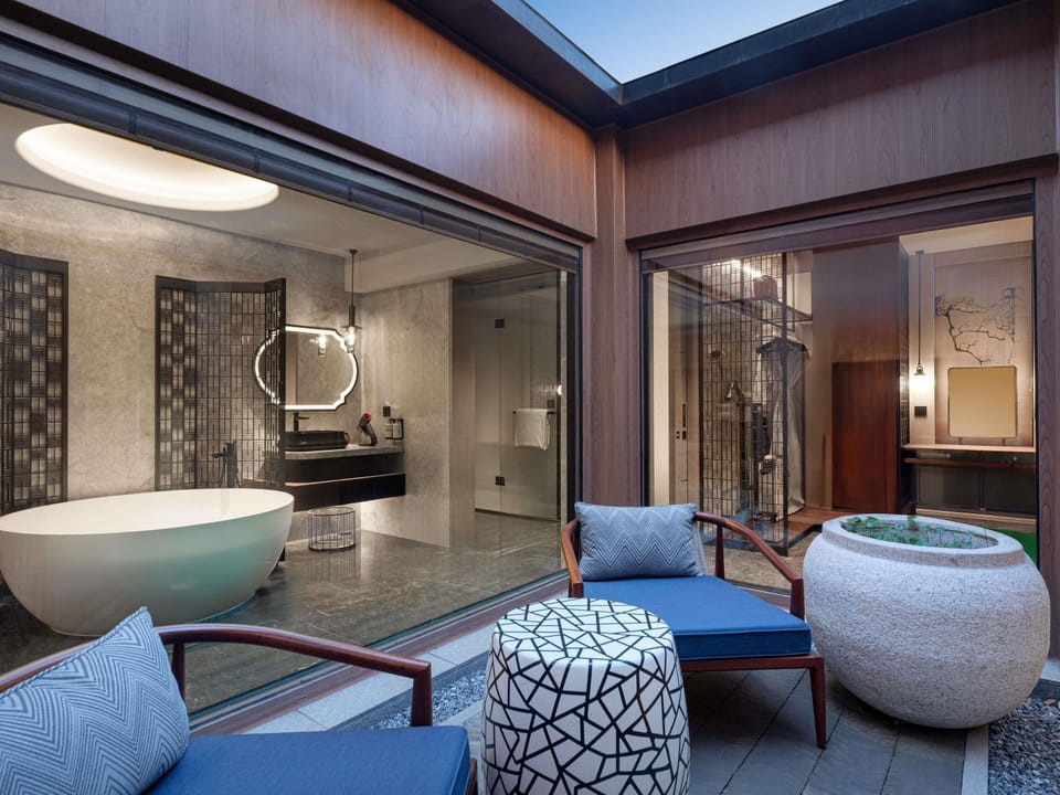 Villa, 1 King Bed, Garden View (Courtyard) | Minibar, in-room safe, blackout drapes, iron/ironing board
