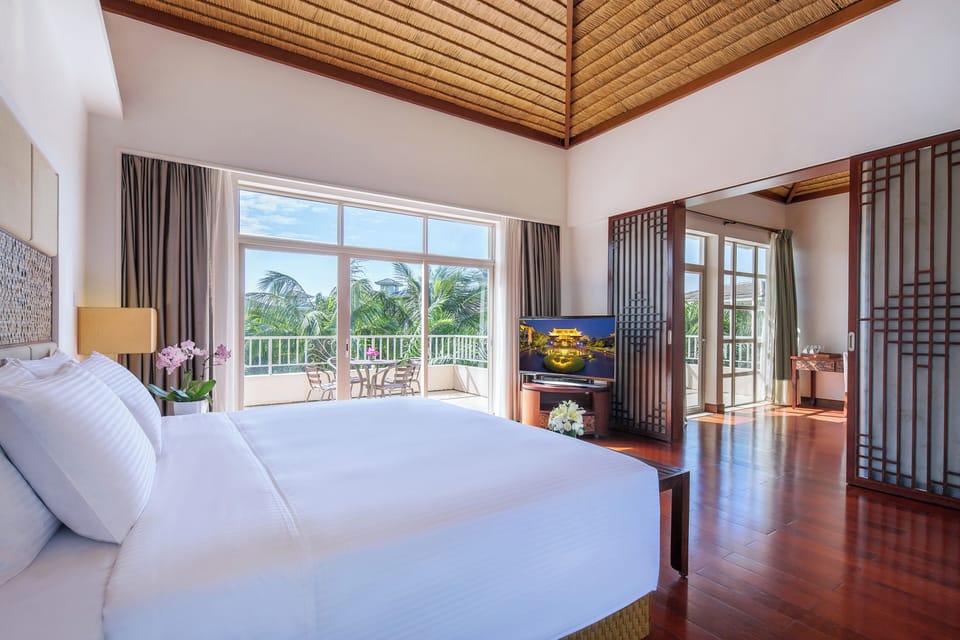 Exclusive Suite, Mountain View (1 King Bed and 1 Twin Bed) | Premium bedding, Select Comfort beds, desk, blackout drapes