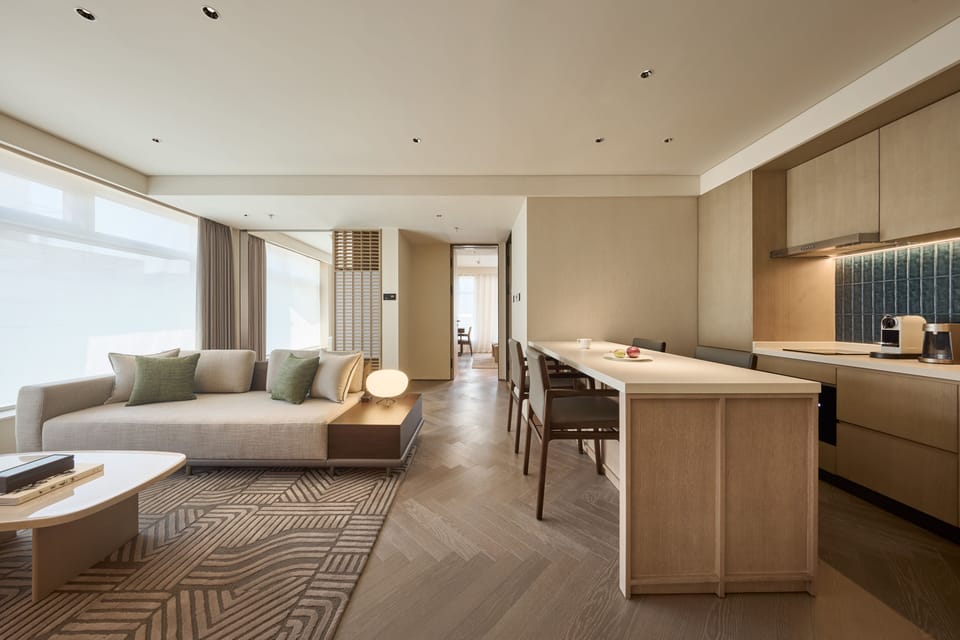 Junior Suite, 1 Double Bed with Sofa bed, Club Lounge Access | Private kitchen | Coffee/tea maker, dining table