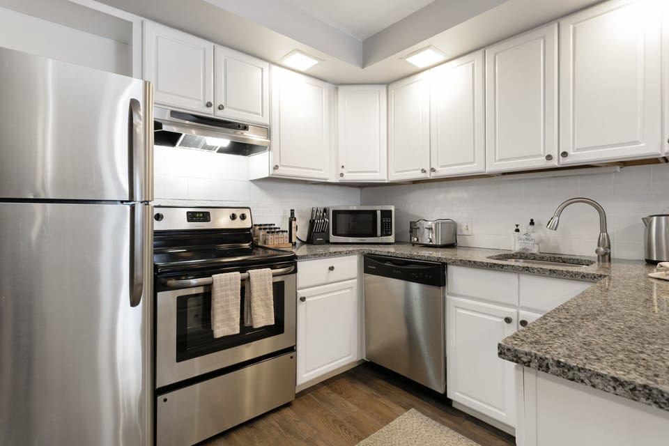 Condo, 2 Bedrooms | Private kitchen | Fridge, oven, coffee/tea maker, toaster