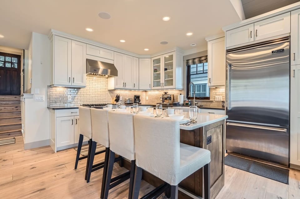 House, 4 Bedrooms | Private kitchen | Coffee/tea maker, fridge, oven, electric kettle