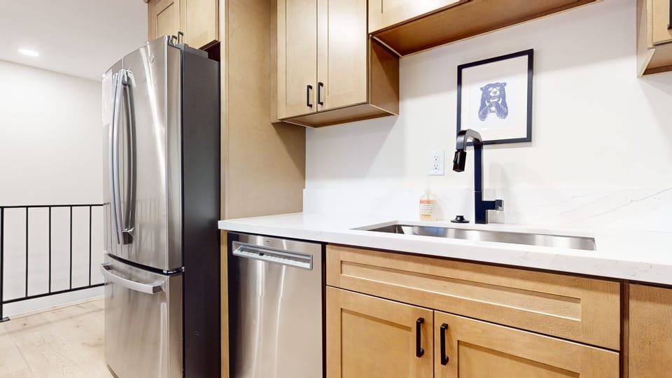 Condo, 3 Bedrooms | Interior