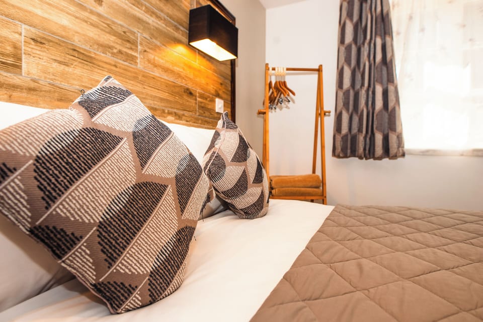 Double Room, Ensuite | Iron/ironing board, free WiFi, bed sheets