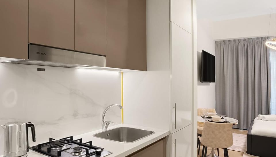 Classic Studio, City View | Private kitchen | Full-size fridge, microwave, coffee/tea maker, electric kettle