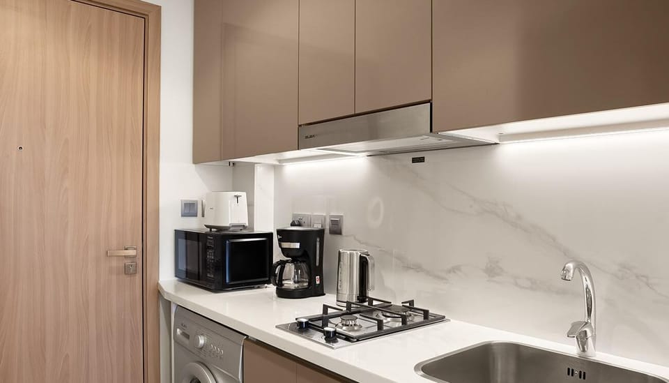 Classic Studio, City View | Private kitchen | Full-size fridge, microwave, coffee/tea maker, electric kettle