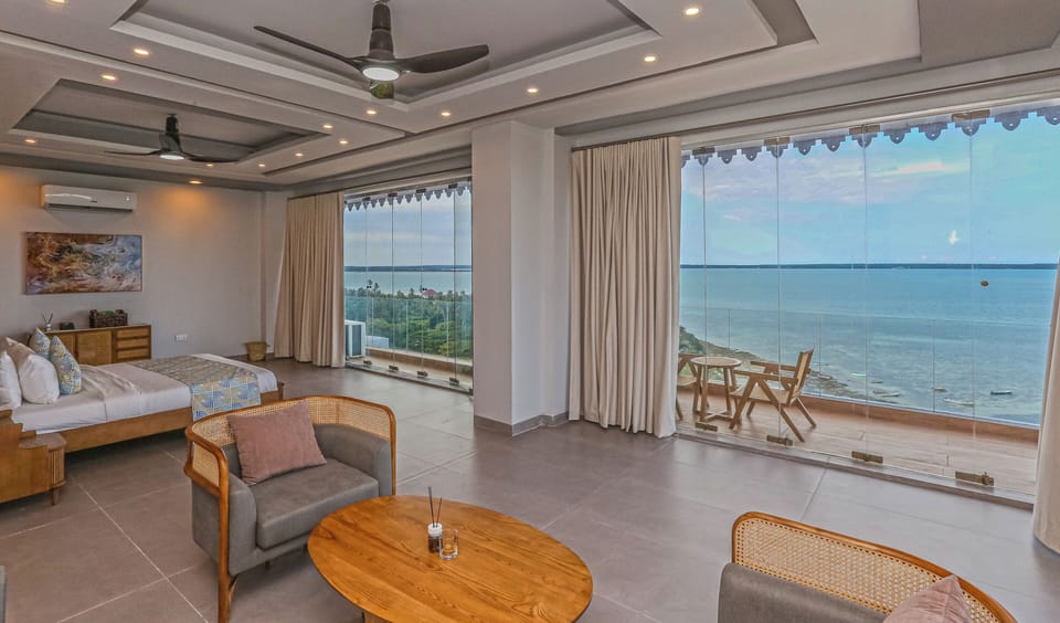 Luxury Penthouse | In-room safe, desk, laptop workspace, iron/ironing board
