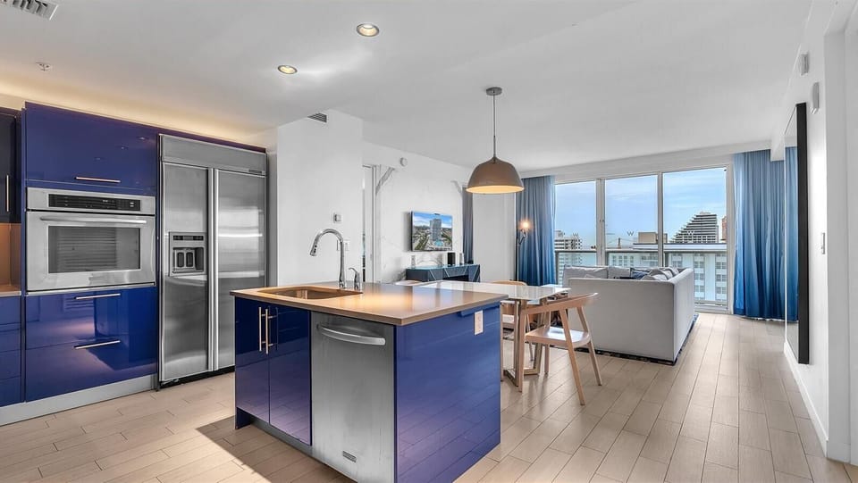 Luxury Apartment, Balcony, Lake View | Private kitchen | Coffee/tea maker, dining tables