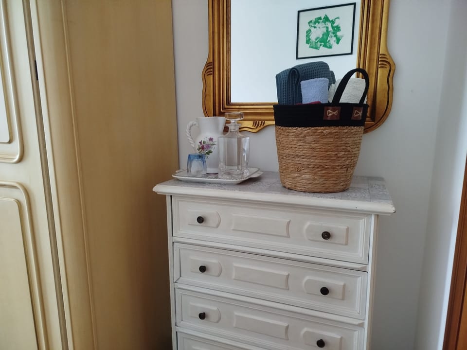 Basic Room, 1 Twin Bed, City View | Down comforters, free WiFi, bed sheets