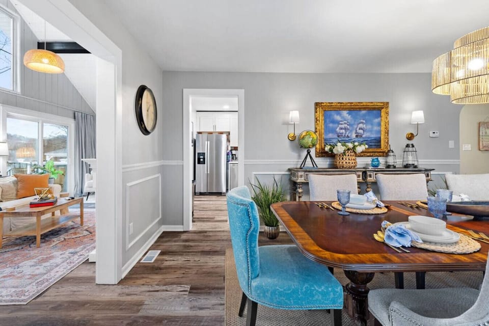 Flow into Comfort – The open plan offers effortless movement between dining, kitchen, and living spaces.