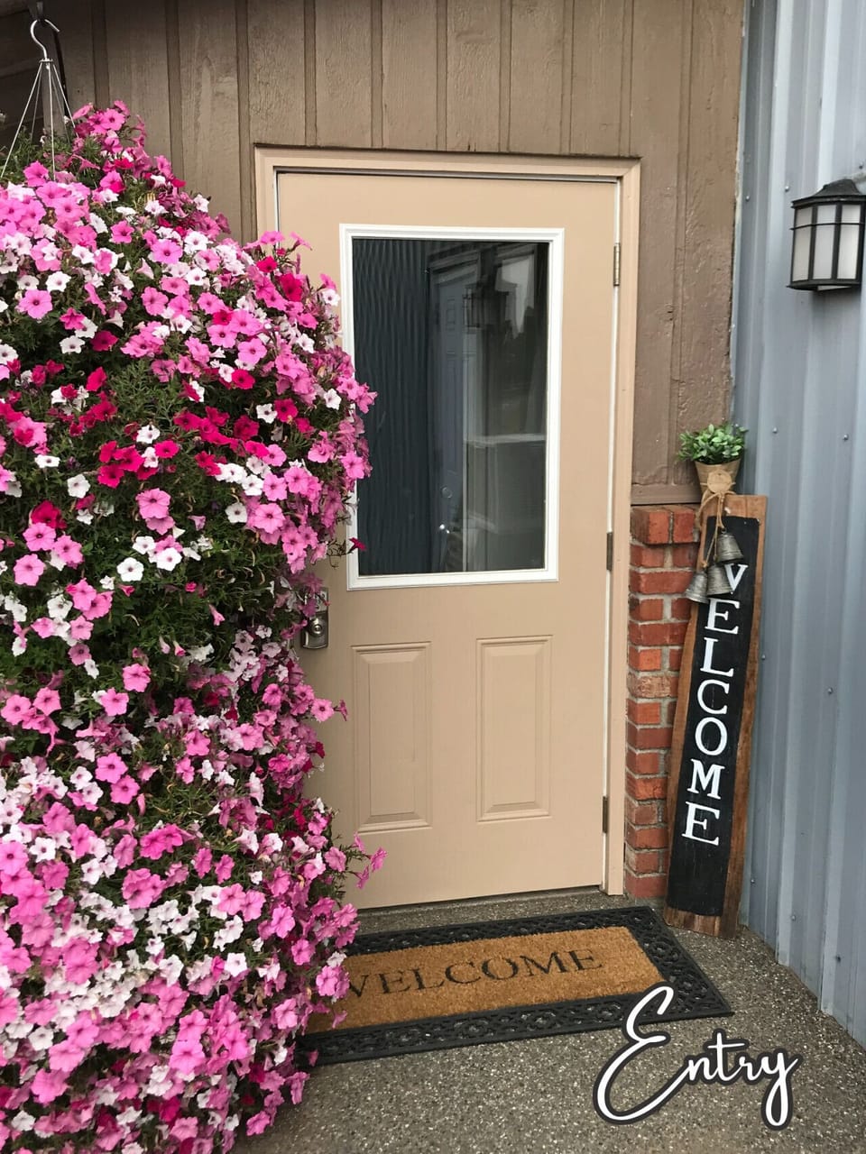 A bright, welcoming doorway greets travelers with the perfect blend of warmth and style.