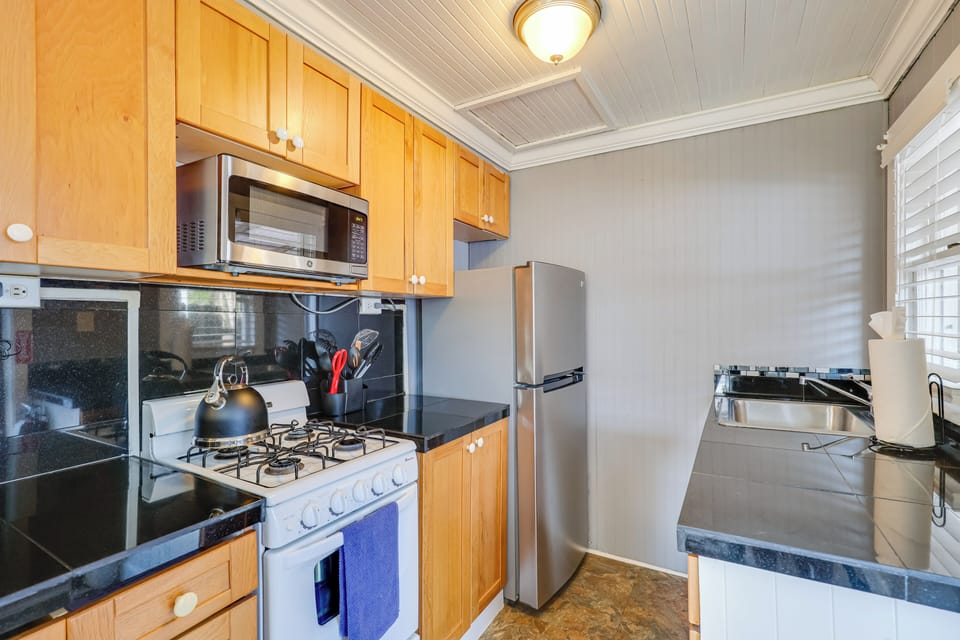 Kitchen | Cooking Basics | Keurig Coffee Maker | Microwave | Toaster Oven