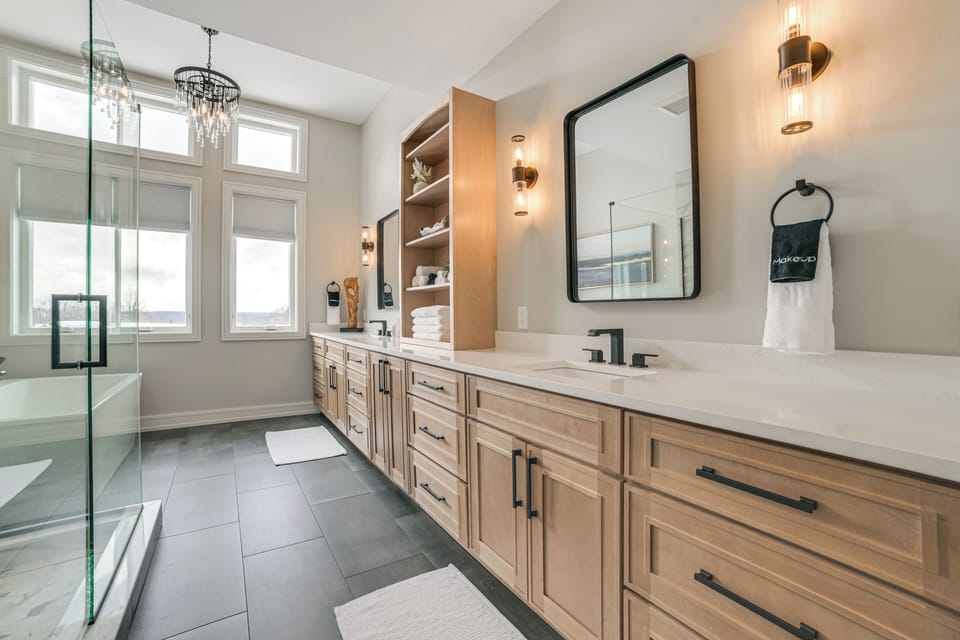 En-Suite Bathroom | Soaking Tub | 2nd Floor