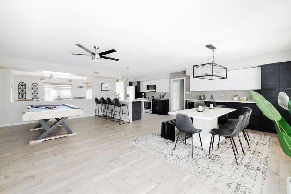 Open floor plan perfect for entertaining!