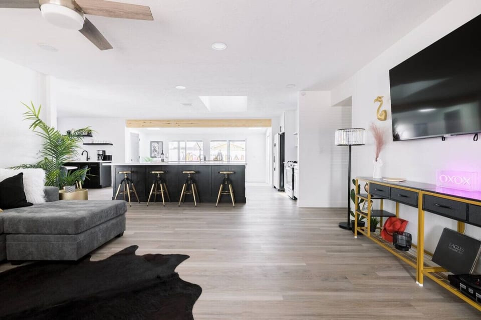 Plenty of open space for entertaining!