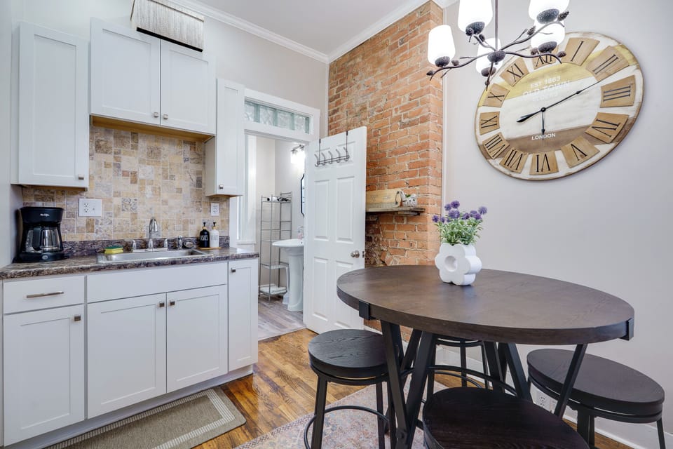 Cozy & stylish retreat with rustic charm! Enjoy a warm, inviting space perfect for relaxing & unwinding
