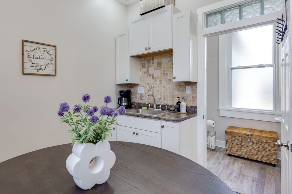 Charming Kitchenette with Dining Space