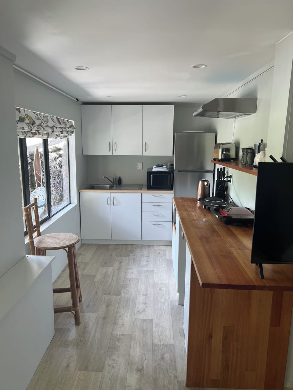 This picture is not showing our new table :)