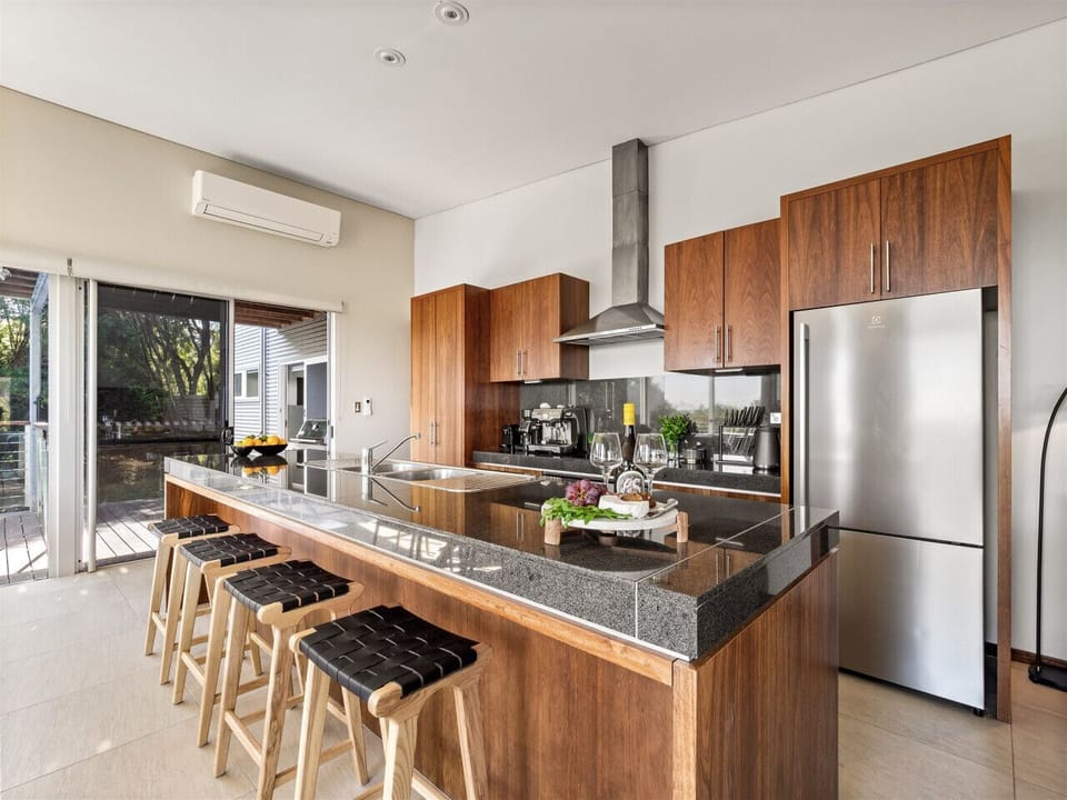 Kitchen w/ Reverse-cycle Air-conditioning