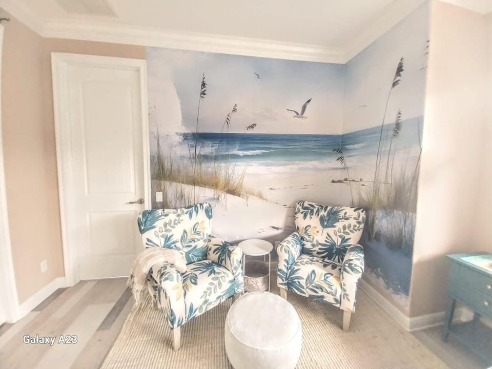 seating area in master en- suite