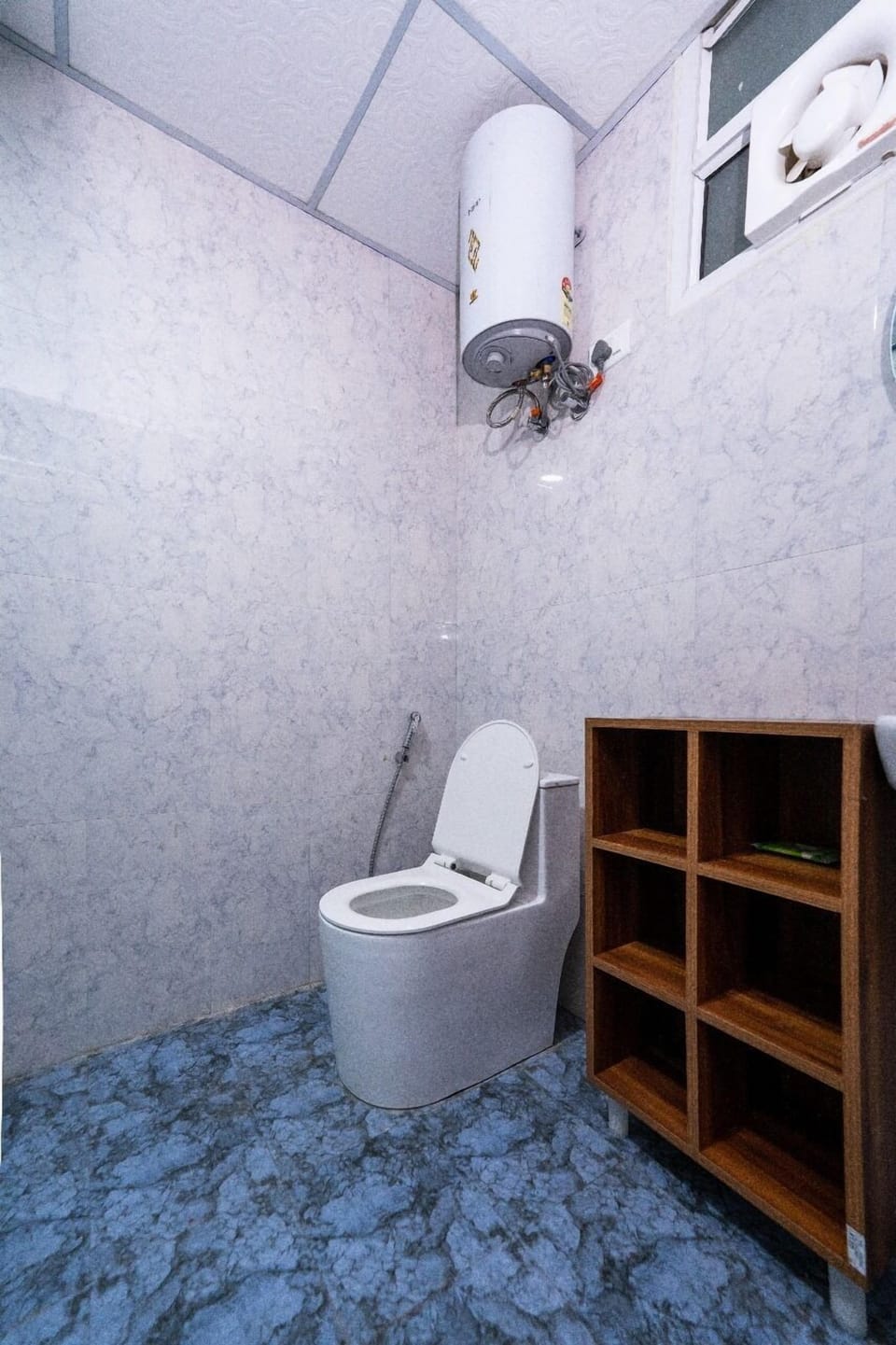 Deluxe Studio Suite, 1 King Bed, City View | Bathroom