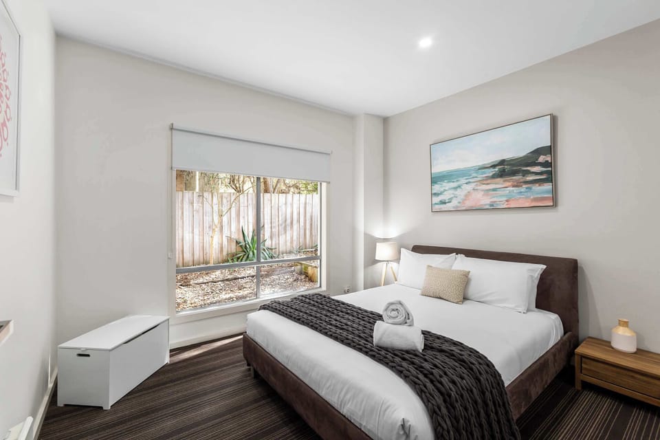 Bedroom 3 – Queen Bed