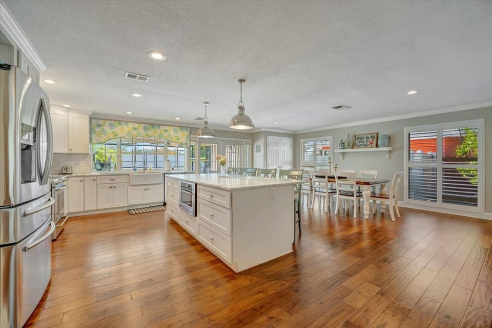 House | 4 bedrooms, desk, high-speed internet