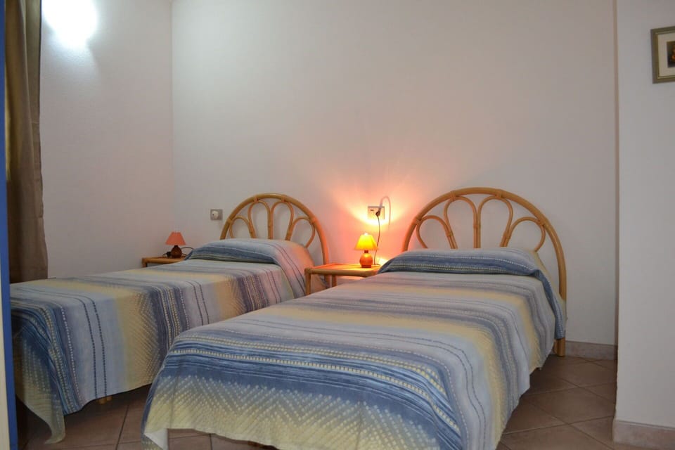 Autumn, Bedroom, Spring, Summer