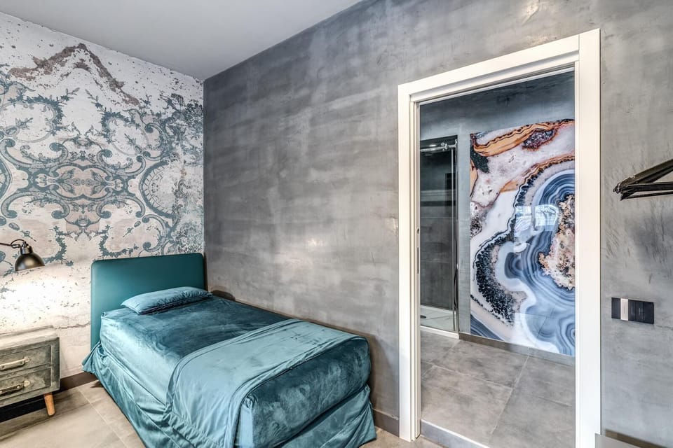 Deluxe Apartment | 1 bedroom, in-room safe, desk, iron/ironing board (on request)