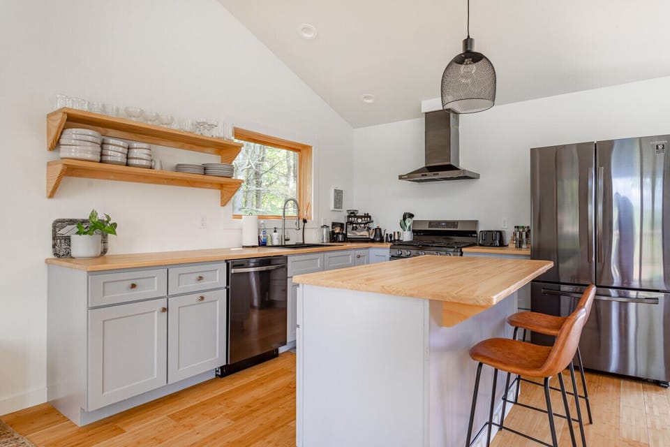 Beautiful kitchen with plenty of space for meal preparation