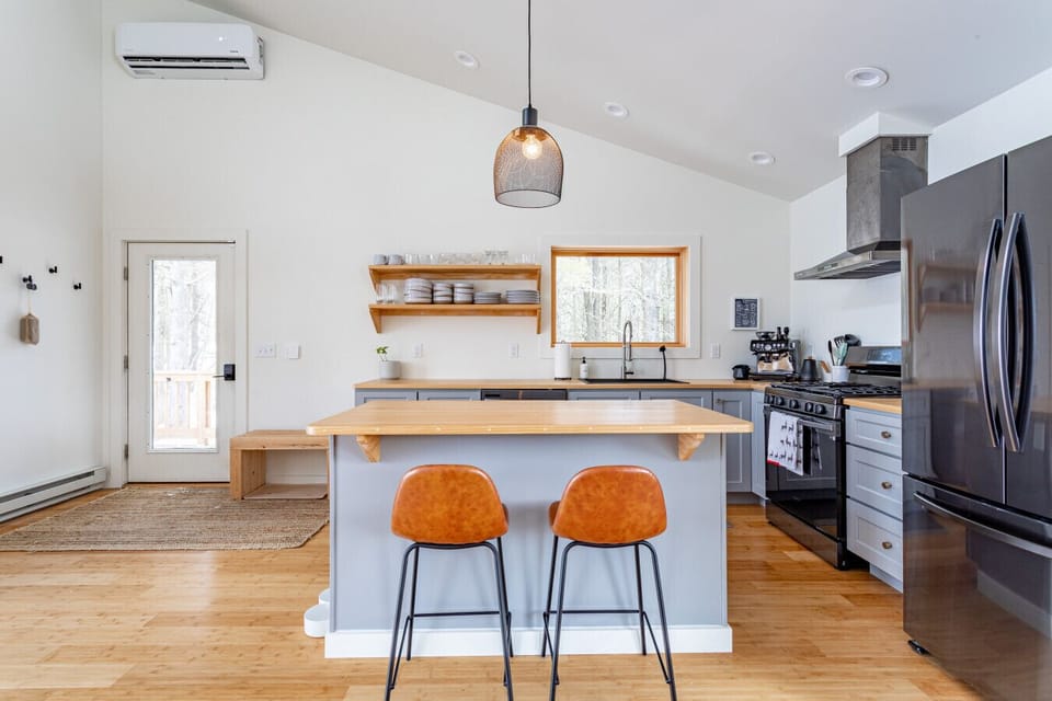 Have a quick, enjoyable breakfast at the kitchen island