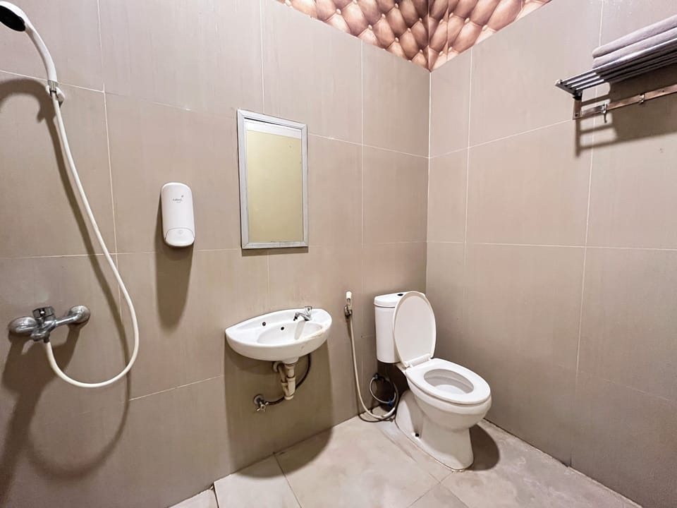 Shower, slippers, bidet, towels