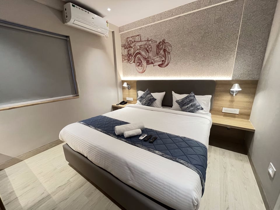 Luxury Room, City View | Premium bedding, memory foam beds, minibar, blackout drapes