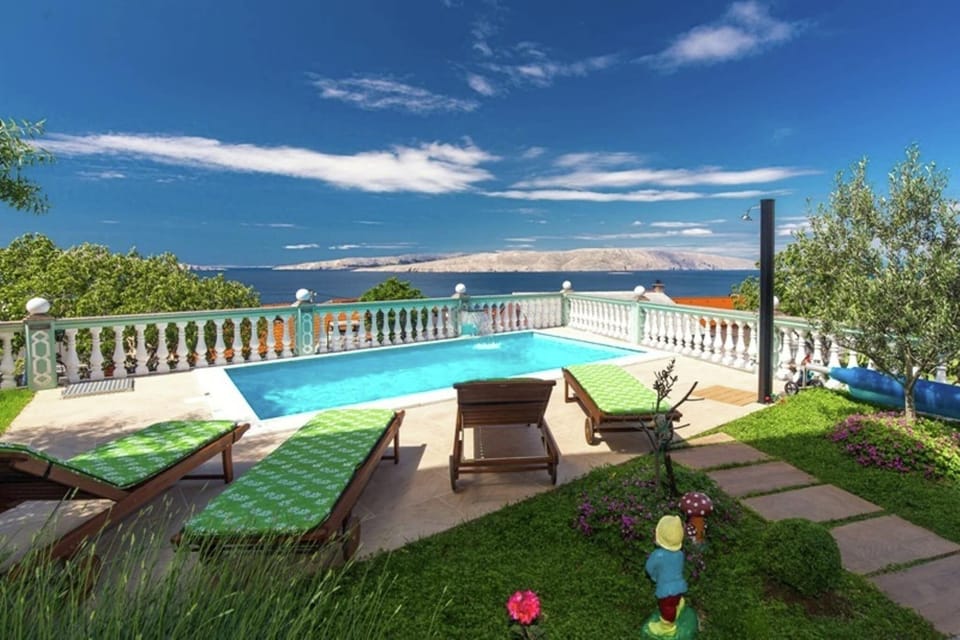 Holiday Home Swimming Pool